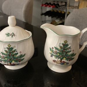 Nikko Happy Holidays Sugar and creamer set